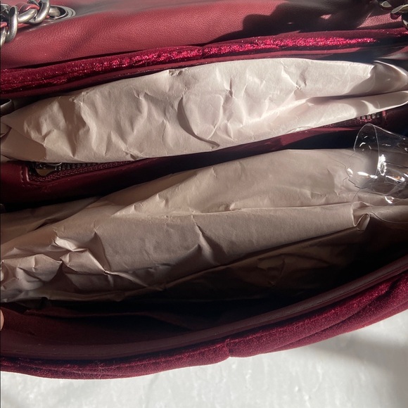 New Red Bloodstone Steve Madden BColeman Velvet Shoulder Bag Winter Quilted Fall - Picture 6 of 6